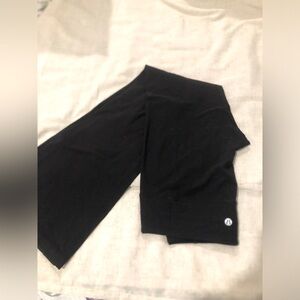 Lululemon Low Rise wideleg yoga pants size 6